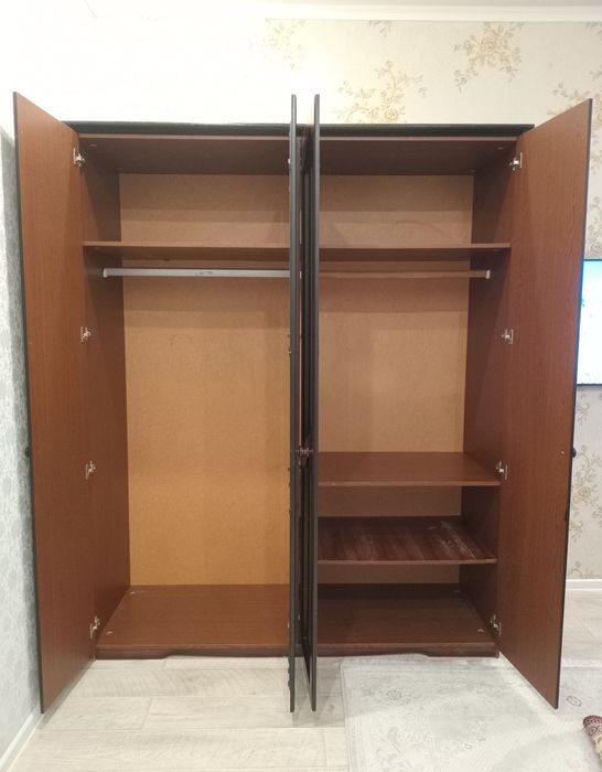 Шкаф/Шифонер сатылады.