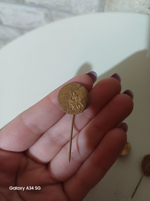 Значки разнообразние