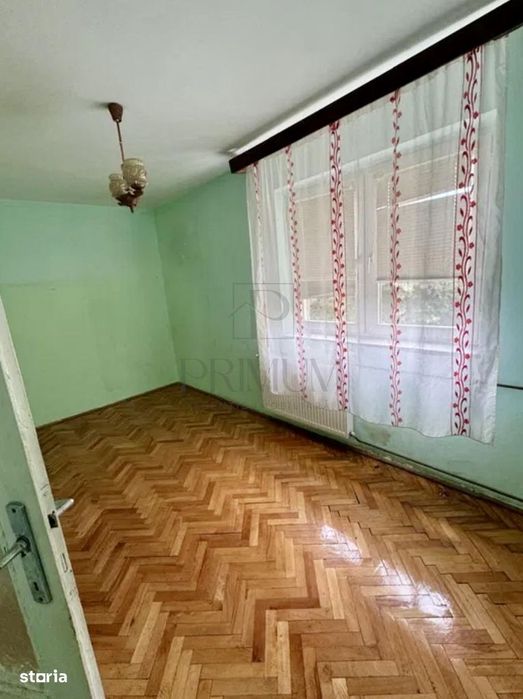 Judetean , 2 Camere, Semidecomandat, Bloc Izolat