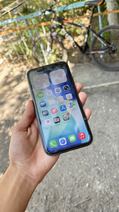 Продам iPhone 11 — 64 GB