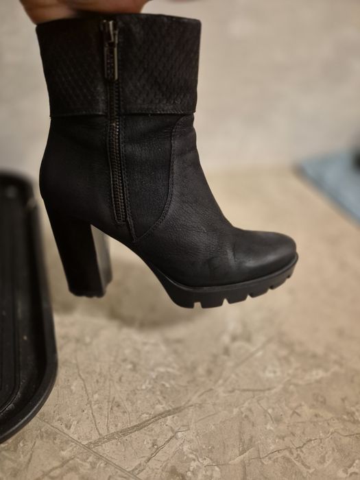 Pantofi cu toc Botine model deosebit