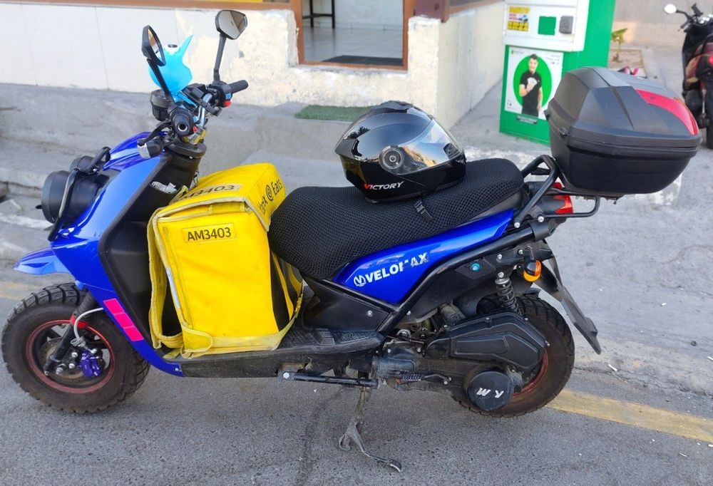 Motoskuter sotiladi zudlik bilan olgan odamga kelishtiriladi