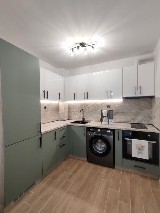 Дава се под наем Двустаен апартамент в Варна, Цветен квартал - 60 кв.м за 612 € - Снимка #2