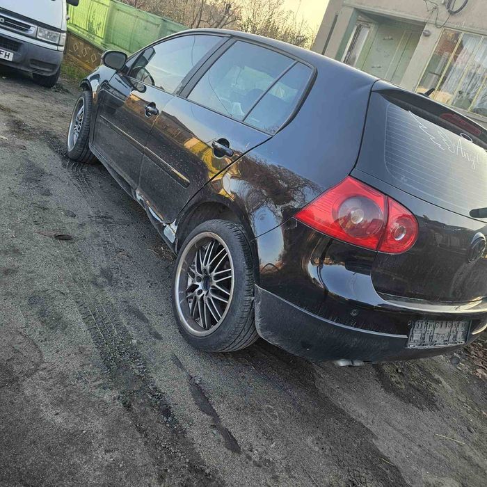 Продавам Голф 5  2.0tdi 140кс 4х4
както и още около 15 Голфа на ЧАСТИ