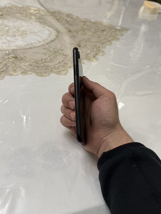 Iphone XR srochni sotiladi