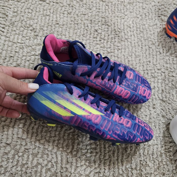 Футболни бутонки