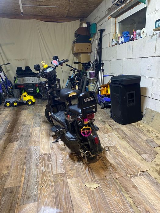 Продается скутер SK8 нет минуса Акум новы