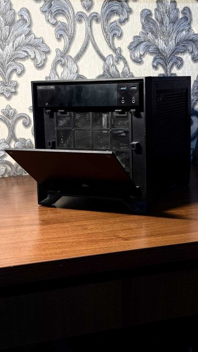 Компактный корпус miniAtx Corsair