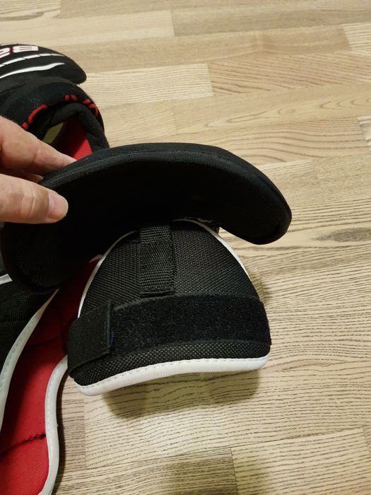 Хокейная форма BAUER  на 9-10 лет