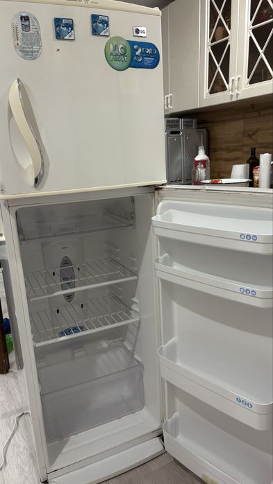 Холодильник lg (белый)
