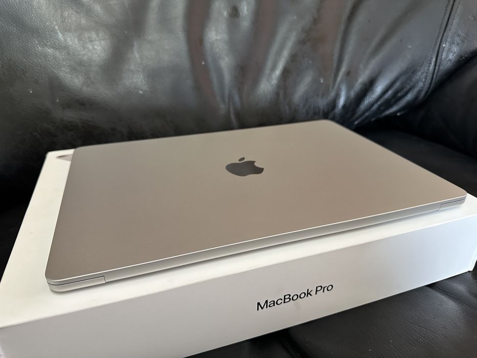 Macbook Air M4 15” Absolut ca Nou Componente Display Transport Gratuit