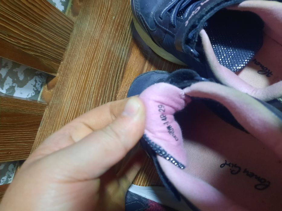 Продам детскую обувь