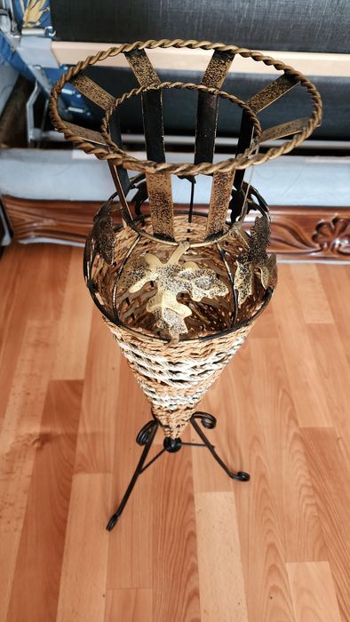 Декоративная ваза чеканка+соломка