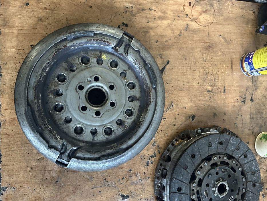 Комплект съединител  с демпферен маховик за VW Touran 1.9dti 105hp