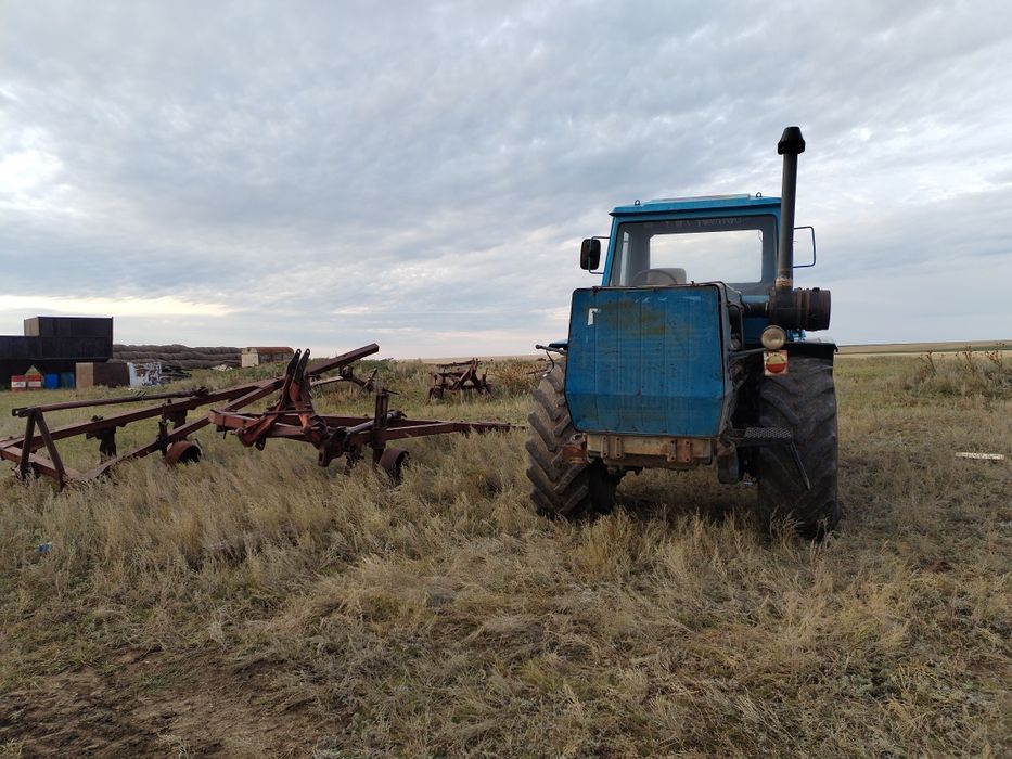 ХТЗ (Т-150)  на полном ходу