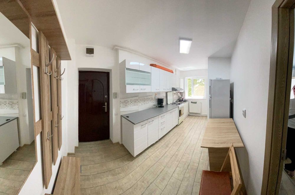 Inchiriez apartament 2 camere, langa piata centrala, renovat complet, aer conditionat
