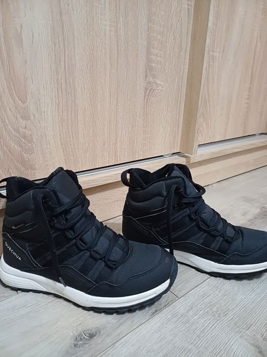 Vând ghete toamna,iarna