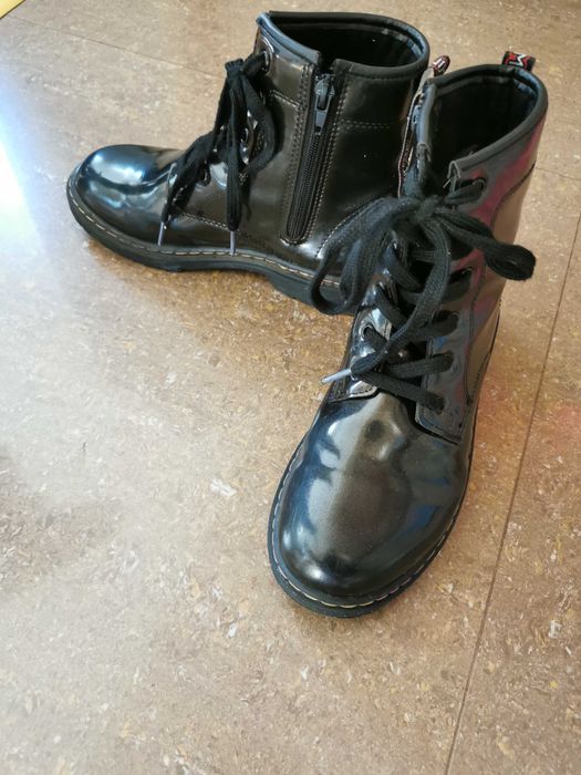 Черни кубинки с връзки и цип