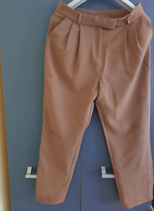 Елегантен дамски костюм- блейзър и панталон, каки/кафяв