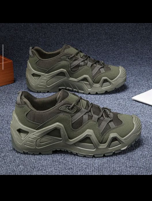 Продам тактические кроссовки.