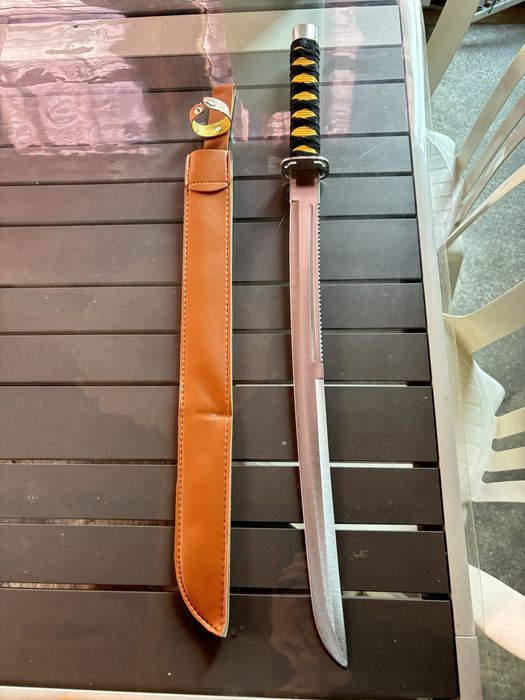 Меч от нераждаема  стомана