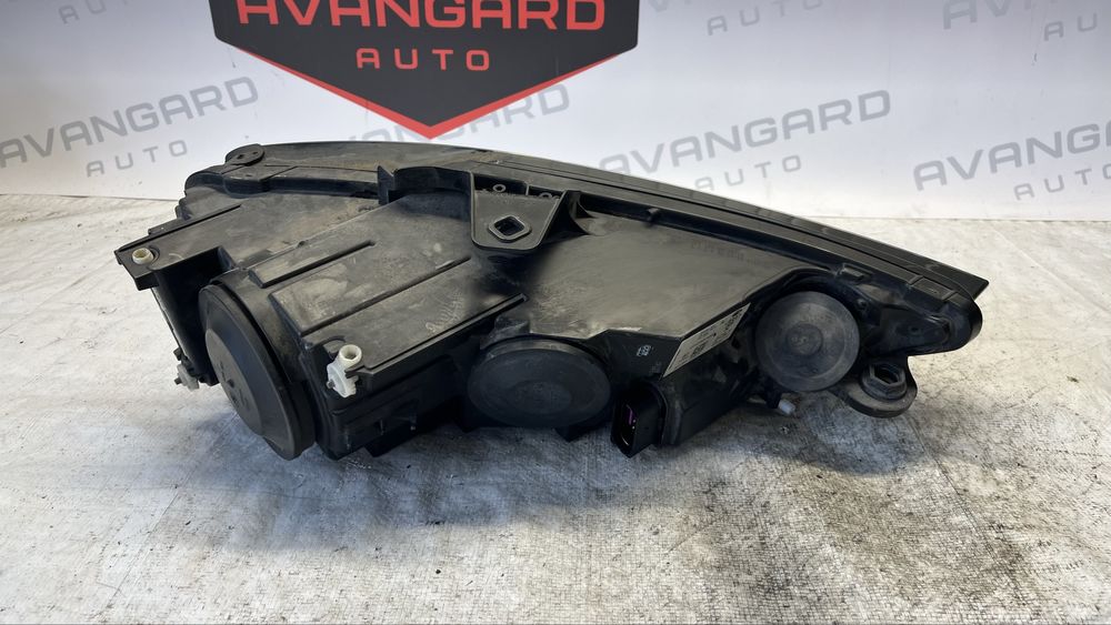 Audi A3 ляв фар 8V