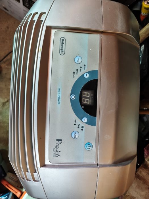 Vând apărat aer condiționat portabil DeLonghi 11000Btu
