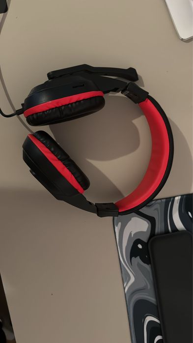 Căști cu fir – confortabile, stare foarte bună