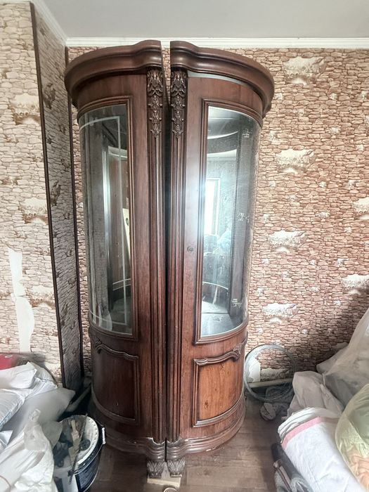 Витрина угловая мебель 2 штук