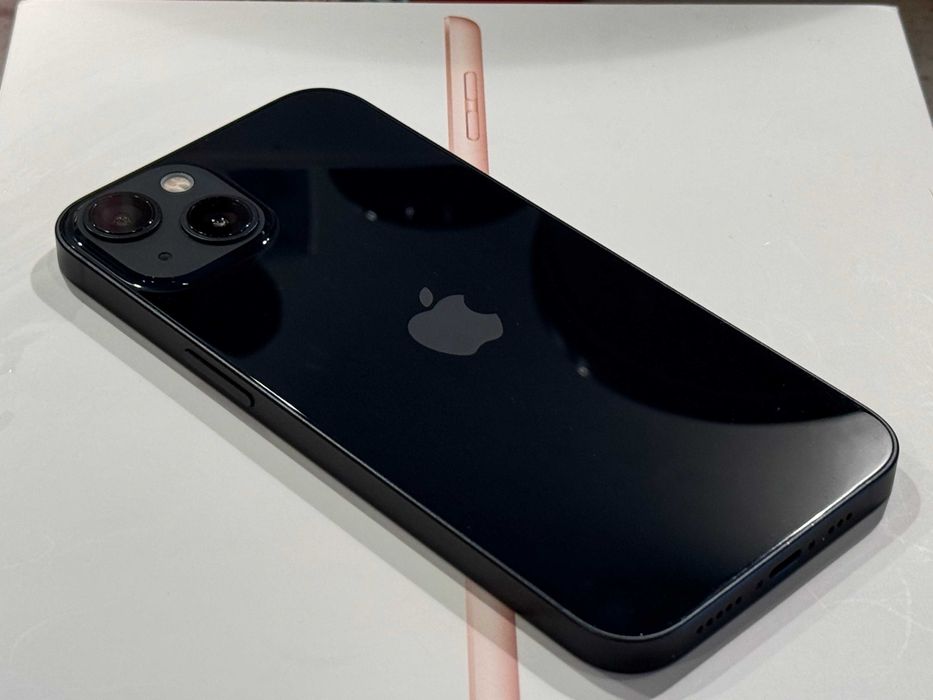 iPhone 13 128GB Black - Отличен, 100% Батерия!