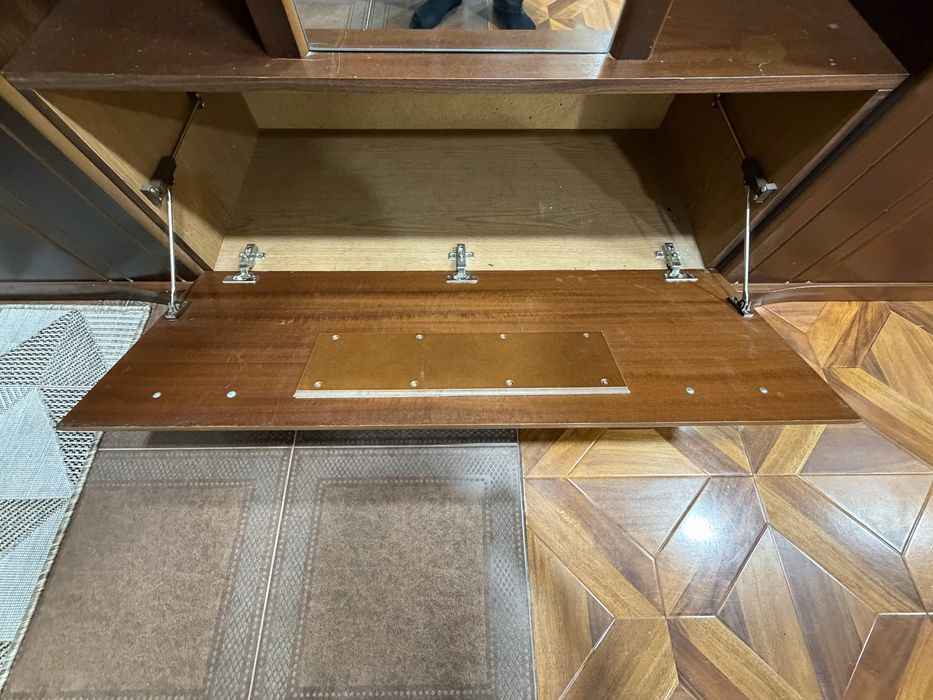 продаю прихожий шкаф