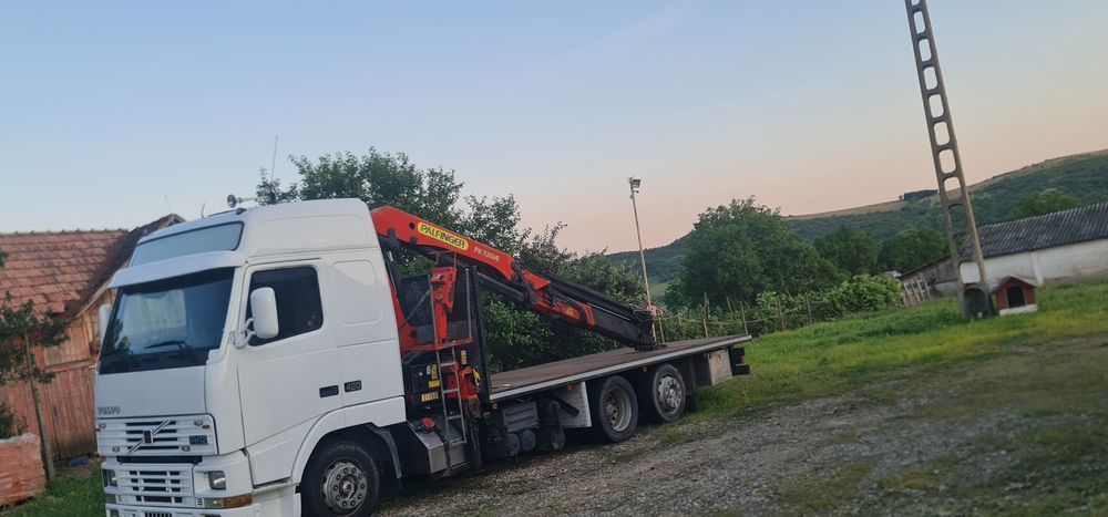 Camion cu macara Volvo platforma