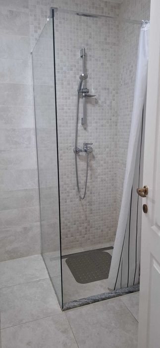 Ofer  spre inchiriere  apartament cu loc parcare si boxa demisol incluse