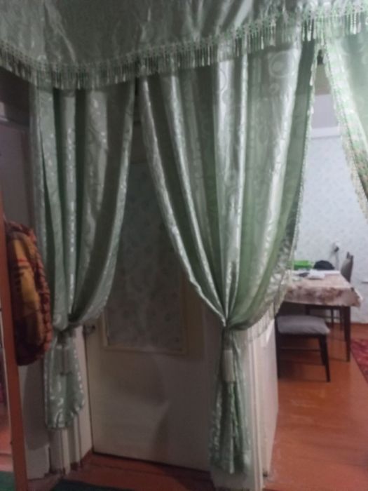 Chirchiq shahar Uy Sotiladi 3 mikrarayon