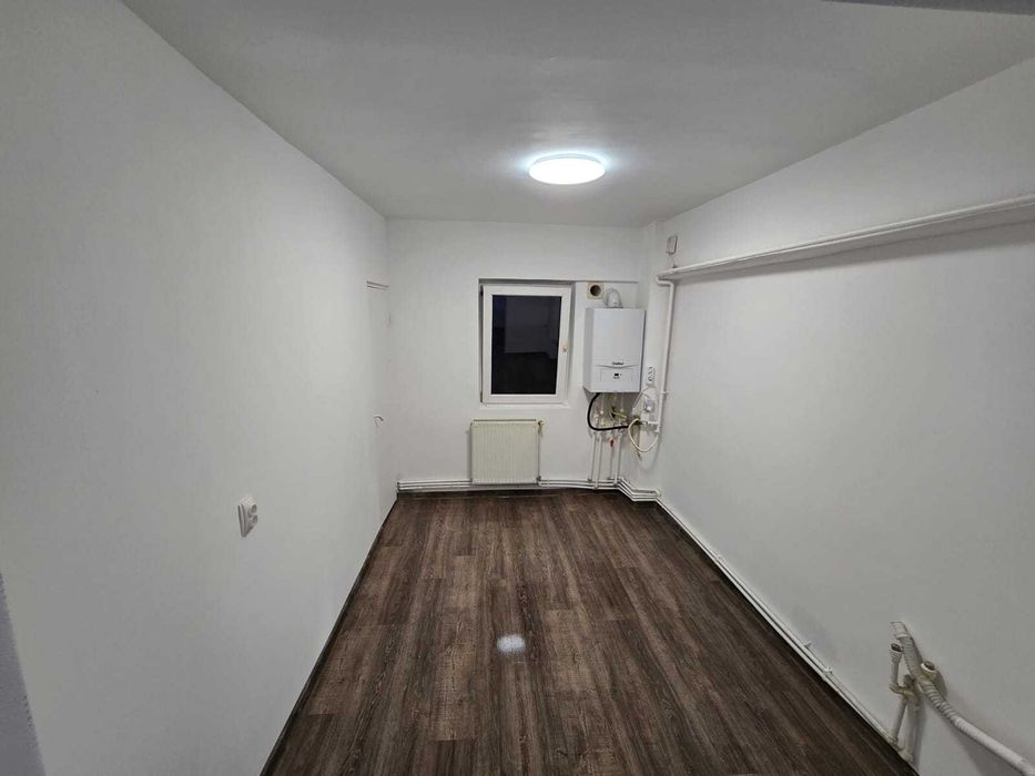 Vand apartament 2 camere decomandat etj 1 din 4