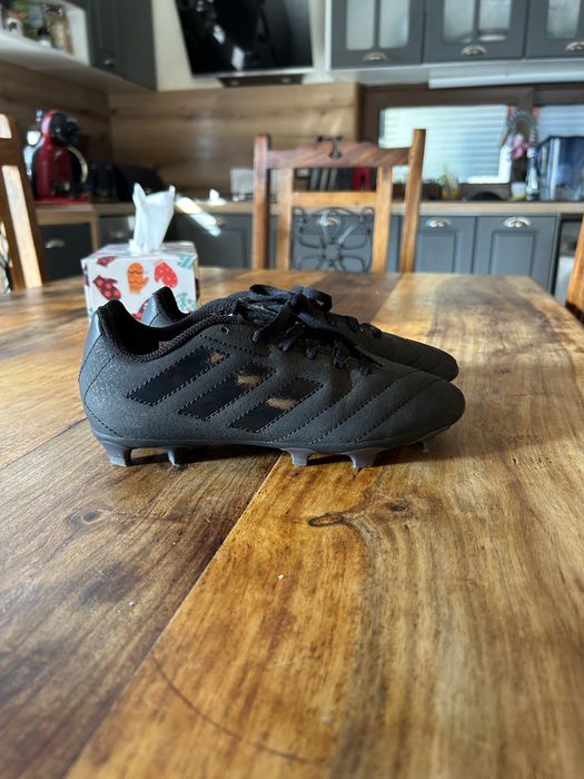 Футболни бутонки adidas за деца