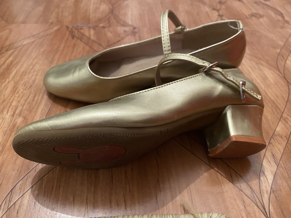Срочно продам туфли для танцев