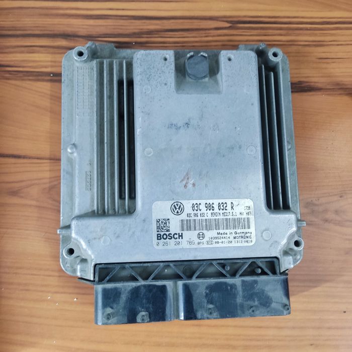 Блок управления двигателем (ECU) Volkswagen.