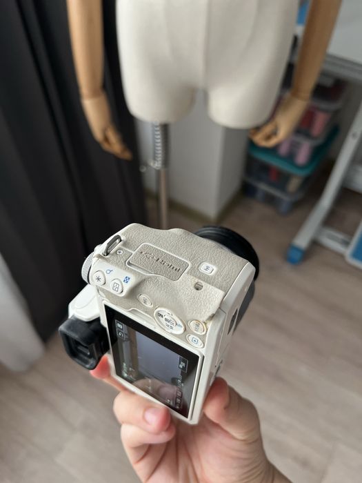 Canon M50 срочно сатамын