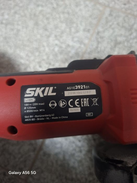 Продавам акумолаторен ъглошлайф SKIL 125m.m. 18V. Отличен.