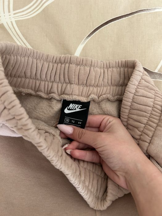 Бежов Анцуг Найк