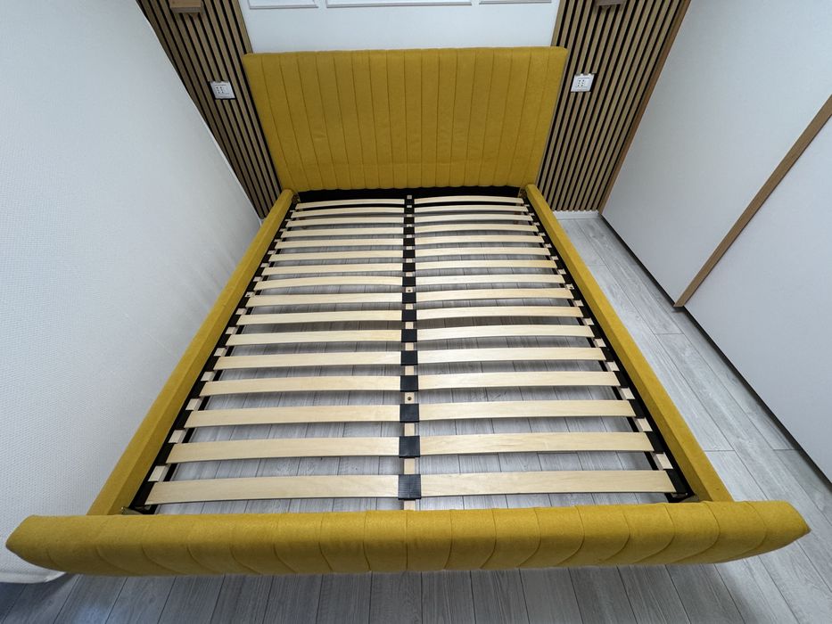 Pat tapitat 160/200 galben/mustar