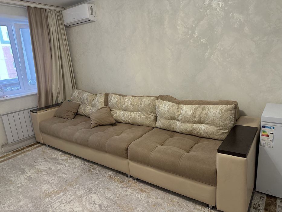 4 метровый большой диван
