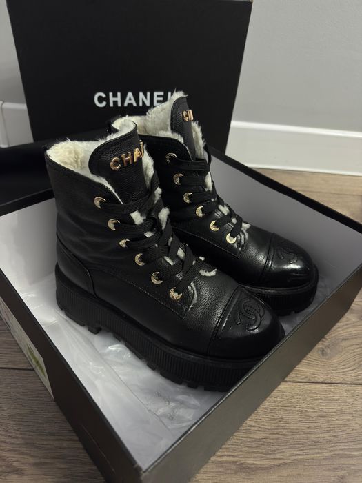 Зимние сапоги от Chanel
