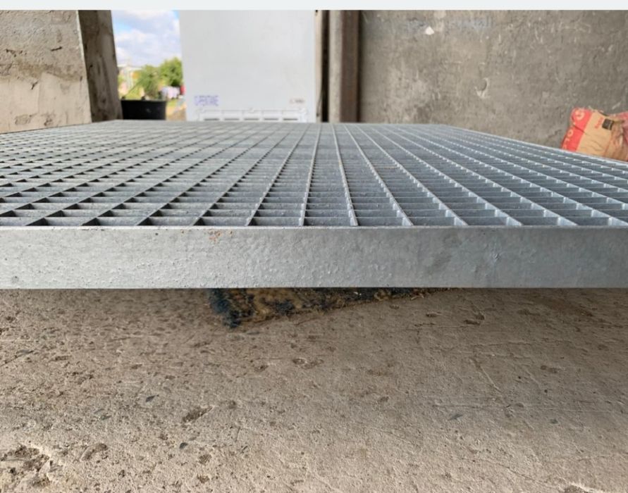 Gratare zincate la diferite dimensiuni debitam la dimensiunea dorită d