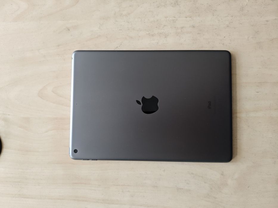 Продам iPad 8 поколения