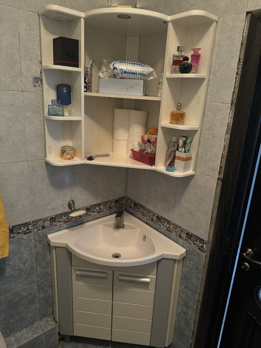 Раковина со шкавчиками