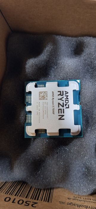 Procesor R5 5700F nou