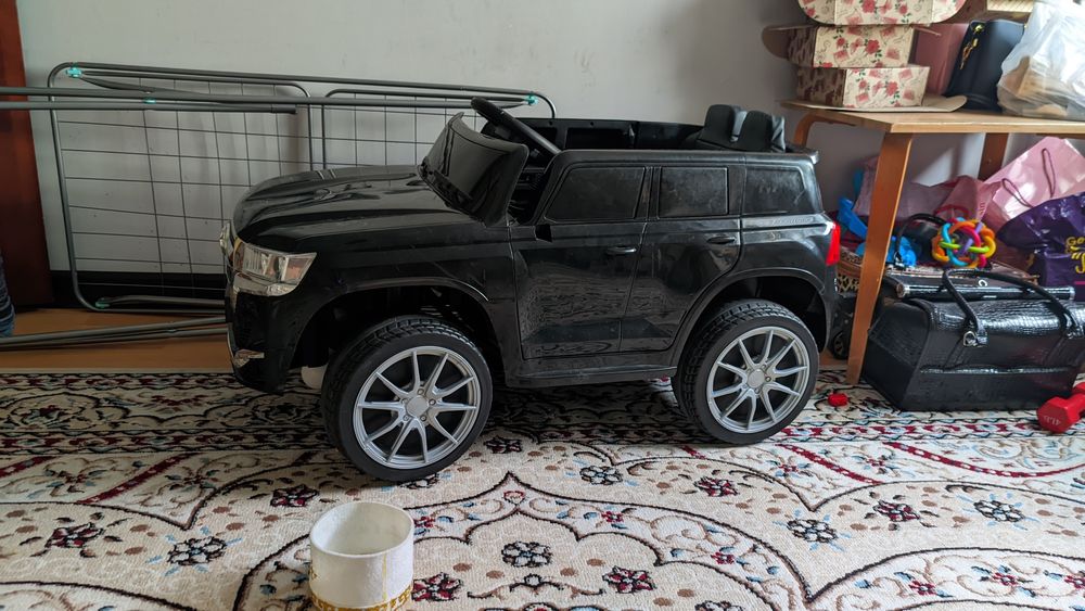 Детский электрический автомобиль