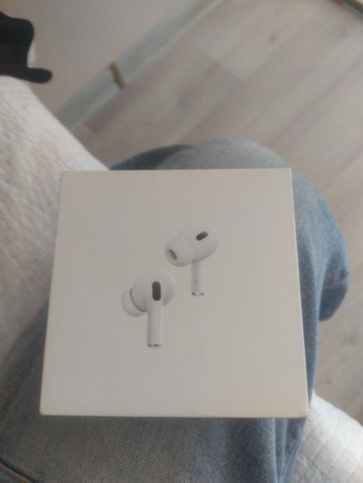 AirPods 2nd cener